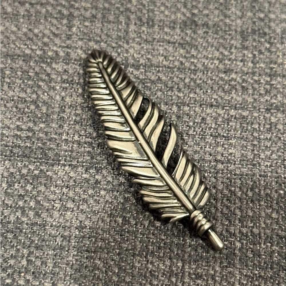 SOLD————NWT Coach Feather Souvenir Pin 36148